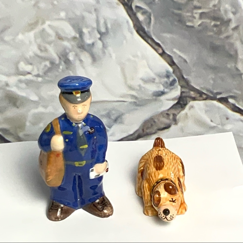 Vint Fitz & Floyd OCI Mailman Dog Salt Pepper Shak